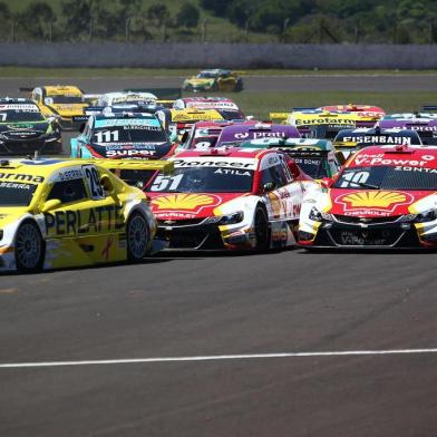  

VIAMÃO, RS, BRASIL, 22-10-2017. Corrida da Stock Car no Tarumã. (JEFFERSON BOTEGA/AGÊNCIA RBS)