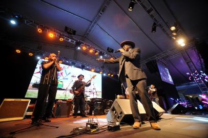  CAXIAS DO SUL, RS, BRASIL, 24/11/2016. Primeira noite do Mississippi Delta Blues Festival 2016 - Bottle Trees Edition. O palco principal, nomeado Bottle Tree Stage, abriu com o show de Bob Stroger (USA) e The Headcutters (SC). (Diogo Sallaberry/Agência RBS)