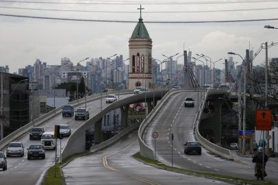  

PORTO ALEGRE, RS, BRASIL, 04-12-2015: Andamento de obras em atraso, previstas para a Copa do Mundo em Porto Alegre, no mês de dezembro de 2015. Na foto, viaduto da avenida Bento Gonçalves (FOTO FÉLIX ZUCCO/AGÊNCIA RBS, Editoria de Notícias).