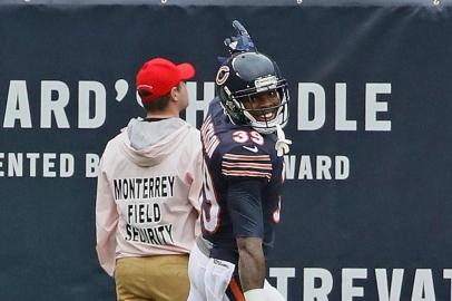 Carolina Panthers v Chicago Bears

CHICAGO, IL - OCTOBER 22: Eddie Jackson #39 of the Chicago Bears smiles after returning an interception for a touchdown early against the Carolina Panthers at Soldier Field on October 22, 2017 in Chicago, Illinois. The Bears defeated the Panthers 17-3.   Jonathan Daniel/Getty Images/AFP

Editoria: SPO
Local: Chicago
Indexador: JONATHAN DANIEL
Secao: American Football
Fonte: GETTY IMAGES NORTH AMERICA
Fotógrafo: STF