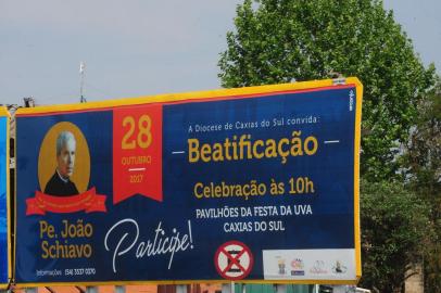  CAXIAS DO SUL, RS, BRASIL (18/10/2017). Padre João Schiavo. Igreja Católica lança comunicação anunciando beatificação de Padre João Schiavo. NA FOTO, OUTDOOR NA RÓTULA DA RANDON. (Roni Rigon/Pioneiro)