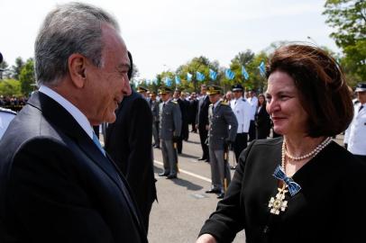  

BRASÍLIA - DF, 23/10/2017. Presidente da República, Michel Temer durante imposição da Medalha da Ordem do Mérito Aeronáutico no Grau Grande Oficial, à Procuradora-Geral da República Raquel Elias Ferreira Dodge.
Foto: Marcos Corrêa/PR
Indexador: MARCOS CORREA