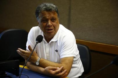  PORTO ALEGRE, RS, BRASIL, 17-12-2013: O ex-técnico e ex-zagueiro do Inter, Rubens Minelli e Elias Figueroa, em programa Sala de Redação da Rádio Gaúcha (FOTO FÉLIX ZUCCO/AGÊNCIA RBS, Editoria de Esportes).