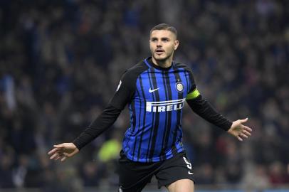 Inter Milans Captain Argentinian forward Mauro Icardi celebrates after scoring during the Italian Serie A football match Inter Milan vs Sampdoria at the San Siro stadium in Milan on October 24, 2017.  / AFP PHOTO / MIGUEL MEDINA