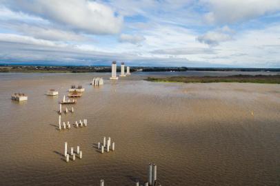  

PORTO ALEGRE, RS, BRASIL, 12/07/2016 : Andamento das obras da nova ponte do guaíba. (Omar Freitas/Agência RBS)