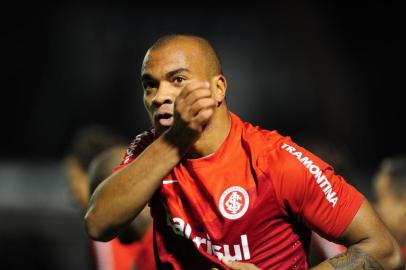  CAXIAS DO SUL,RS, BRASIL - 30/05/2013FOTO:FERNANDO GOMES / ZERO HORA Campeonato Brasileiro 2013 - 2ª Rodada, Inter x Criciúma no estádio Centenário.Jogador Rodrigo Moledo faz o segundo gol Inter 2 x 0 Criciúma