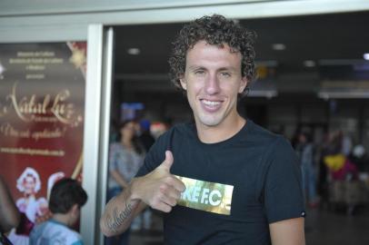  PORTO ALEGRE, RS, BRASIL - 12-01-2015 - Rafael Galhardo novo reforço do Grêmio (FOTO: CACO KONZEN/ESPECIAL)