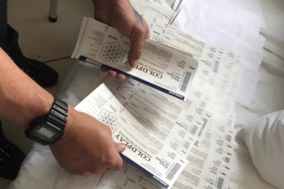 Casal é preso com ingressos falsos para show da banda Coldplay. (Foto: Eduardo Paganella / RÁDIO GAÚCHA) 