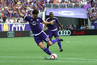 New York City FC v Orlando City SC

ORLANDO, FL - MARCH 08: Kaka #10 of Orlando City SC dribbles the ball during an MLS soccer match between the New York City FC and the Orlando City SC at the Orlando Citrus Bowl on March 8, 2015 in Orlando, Florida.   Alex Menendez/Getty Images/AFP

Editoria: SPO
Local: Orlando
Indexador: Alex Menendez
Secao: Soccer
Fonte: GETTY IMAGES NORTH AMERICA
Fotógrafo: STR