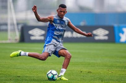 RS - FUTEBOL/TREINO GREMIO  - ESPORTES - Jogadores do Gremio realizam treino durante a tarde desta sexta-feira no Centro de Treinamentos Luiz Carvalho, na preparacao para o Campeonato Brasileiro 2017. FOTO: LUCAS UEBEL/GREMIO FBPA