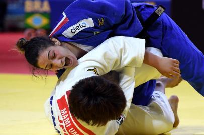 Gold medalist in the womens -78kg category Brasils Mayra Aguiar (Up) competes with Japans Mami Umeki at the World Judo Championships in Budapest on September 1, 2017.  / AFP PHOTO / ATTILA KISBENEDEK