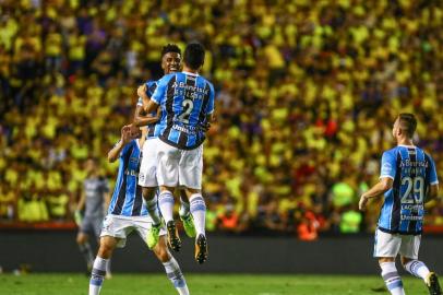 Gremio x Barcelona

RS - FUTEBOL/CONMEBOL LIBERTADORES BRIDGESTONE 2017 /GREMIO X BARCELONA - ESPORTES - Lance da partida entre Gremio e Barcelona disputada na noite desta quarta-feira, no Estadio Monumental Isidro Romero, em Guayaquil valida pelas semifinal da Conmebol Libertadores Bridgestone 2017. FOTO: LUCAS UEBEL/GREMIO FBPA

Editoria: SPO
Indexador: Lucas Uebel
Secao: futebol
Fonte: Gremio.net
Fotógrafo: Gremio x Barcelona