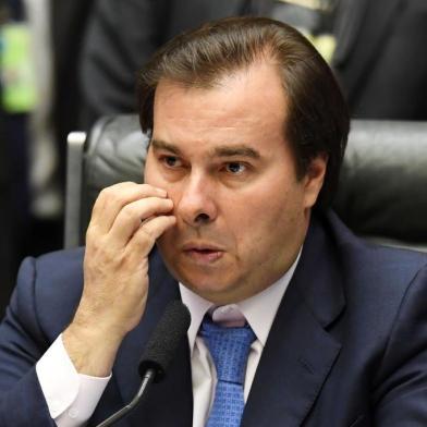  

President of Brazilian Lower House Rodrigo Maia gestures at the beginning of a session to vote on whether Brazilian President Michel Temer should stand trial before the Supreme Court for obstruction of justice and racketeering in Brasilia, on October 25, 2017.  
If at least 342 of 513 deputies vote against Temer he will have to stand trial before the Supreme Court, otherwise the charges would be thrown out as long as he remains in office. / AFP PHOTO / EVARISTO SA

Editoria: POL
Local: Brasília
Indexador: EVARISTO SA
Secao: politics (general)
Fonte: AFP
Fotógrafo: STF