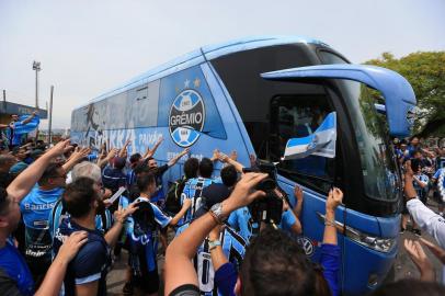  

PORTO ALEGRE, RS, BRASIL, 26-10-2017. Grêmio desembarca no Aeroporto Salgado Filho após vitória sobre o Barcelona de Guarany pela Libertadores. (ANDRÉ ÁVILA/AGÊNCIA RBS)