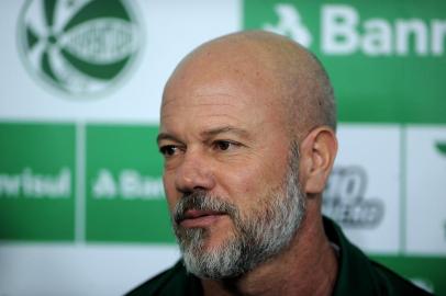  

CAXIAS DO SUL, RS, BRASIL 21/09/2016
Treino do Juventude no estádio Alfredo Jaconi antes de enfrentar o São Paulo pela Copa do Brasil. Na Foto: O técnico Antônio Carlos Zago (Felipe Nyland/Agência RBS)