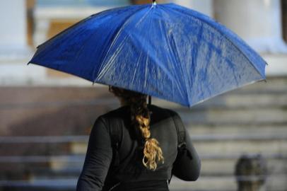  

Pancadas de chuva atingem Porto Alegre nesta sexta-feira.