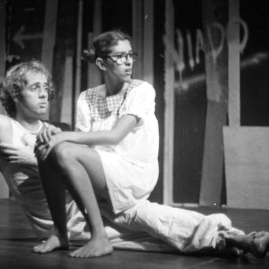  

Trate-me Leão, peça de teatro do grupo carioca Asdrúbal Trouxe o Trompone.
22/08 a 28/08/1977, no Teatro Presidente, em Porto Alegre.

#CRÉDITO: Floriano, Agência RBS, 24/08/1977
*
#ENVELOPE: 122345