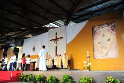 Beatificação do padre João Schiavo em Caxias. Evento ocorre nos pavilhões da Festa da Uva