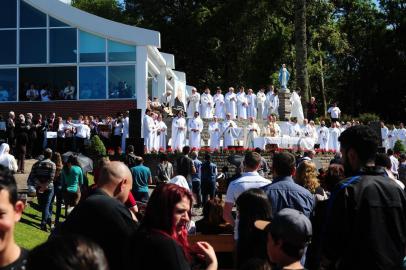  CAXIAS DO SUL, RS, BRASIL, 29/10/2017. Missa em Fazenda Souza em homenagem ao Padre João Schiavo, beatificado no sábado em Caxias do Sul. (Diogo Sallaberry/Agência RBS)