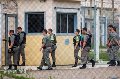  

CANOAS, RS, BRASIL, 29.10.2017. Brigada Militar assume a penitenciária de Canoas. PMs irão atuar na Pecan 2 pelo menos até formação de novos agentes, que deve durar três meses.
Foto: Omar Freitas/Agência RBS
Indexador: Omar Freitas