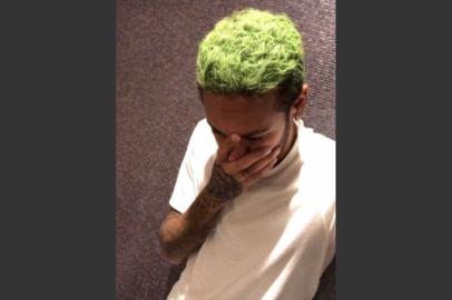 zol - neymar - cabelo verde - novo visual - futebol