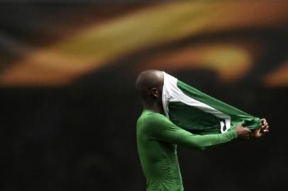 Ludogorets Razgrads forward from DR Congo Jody Lukoki takes off his jersey after during the Europa League football match SC Braga vs PFC Ludogorets Razgrad at the Municipal stadium of Braga on October 19, 2017. / AFP PHOTO / FRANCISCO LEONG