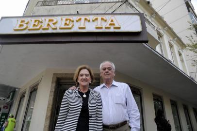  CAXIAS DO SUL, RS, BRASIL, 30/10/2017 - A Beretta jóias e relógios está completando 100 anos de história. NA FOTO: Valter e Beatriz Beretta - proprietários. (Marcelo Casagrande/Agência RBS)