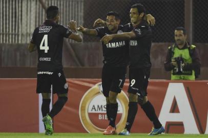 Argentinas Lanus forward forward Jose Sand  (R) celebrates with teammate forward Lautaro Acosta after scoring a goal against Venezuelas Zulia during the Copa Libertadores 2017 group first leg football match at Lanus stadium in Lanus, Buenos Aires, Argentina, on April 18, 2017. / AFP PHOTO / EITAN ABRAMOVICH