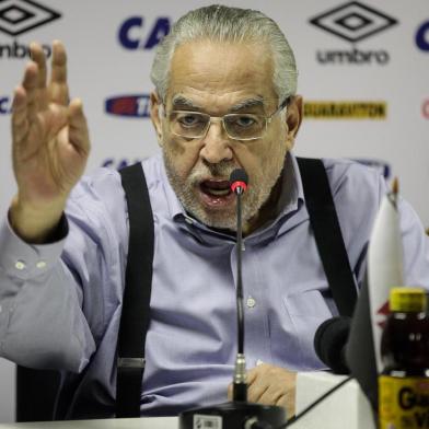 RIO DE JANEIRO â RJ â 23/06/2015 â APRESENTACAO DE CELSO ROTH NO VASCO â Celso Roth e apresentado como novo treinador do Vasco durante coletiva de imprensa em Sao Januario junto do presidente Eurico Miranda. Foto: Ruano Carneiro/AGIF