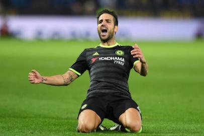 Chelsea's Spanish midfielder Cesc Fábregas celebrates scoring their fourth goal during extra-time in the English League Cup third round football match between Leicester City and Chelsea at King Power Stadium in Leicester, central England on September 20, 2016. Anthony DEVLIN / AFP