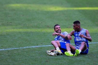 PORTO ALEGRE, RS, BRASIL, 31.10.2017. Treino do Grêmio no CT Luiz Carvalho.Na foto, Michel e Jaílson.Foto: André Ávila/Agência RBS