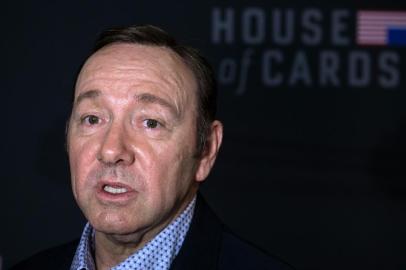 Anthony Rapp says Kevin Spacey made a sexual advance when he was 14

(FILES): This file photo taken on February 23, 2016 shows actor Kevin Spacey arriving for  the season 4 premiere screening of the Netflix show House of Cards in Washington, DC. 
Kevin Spacey came out as gay early Monday, October 30, 2017 and apologized to actor Anthony Rapp, who accused the Hollywood star of making a sexual advance on him at a 1986 party when he was only 14 years old. Spaceys announcement, posted to his Twitter account at midnight, came after Rapp -- best known for being part of the original cast of Broadway hit Rent -- made the accusation in an interview with Buzzfeed News.
 / AFP PHOTO / Nicholas Kamm

Editoria: ACE
Local: New York
Indexador: NICHOLAS KAMM
Secao: theatre
Fonte: AFP
Fotógrafo: STF