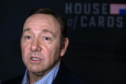 Anthony Rapp says Kevin Spacey made a sexual advance when he was 14

(FILES): This file photo taken on February 23, 2016 shows actor Kevin Spacey arriving for  the season 4 premiere screening of the Netflix show House of Cards in Washington, DC. 
Kevin Spacey came out as gay early Monday, October 30, 2017 and apologized to actor Anthony Rapp, who accused the Hollywood star of making a sexual advance on him at a 1986 party when he was only 14 years old. Spaceys announcement, posted to his Twitter account at midnight, came after Rapp -- best known for being part of the original cast of Broadway hit Rent -- made the accusation in an interview with Buzzfeed News.
 / AFP PHOTO / Nicholas Kamm

Editoria: ACE
Local: New York
Indexador: NICHOLAS KAMM
Secao: theatre
Fonte: AFP
Fotógrafo: STF