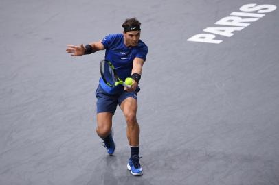  

Spains Rafael Nadal returns the ball to South Koreas Hyeon Chung during their second round match at the ATP World Tour Masters 1000 indoor tennis tournament on November 1, 2017 in Paris. / AFP PHOTO / CHRISTOPHE ARCHAMBAULT

Editoria: SPO
Local: Paris
Indexador: CHRISTOPHE ARCHAMBAULT
Secao: tennis
Fonte: AFP
Fotógrafo: STF