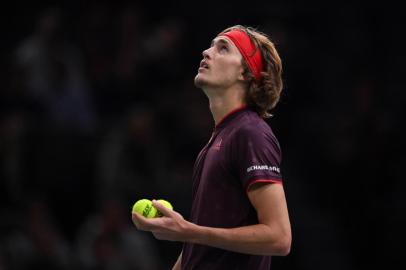  

Germanys Alexander Zverev reacts during his second round match against Netherlands Robin Haase at the ATP World Tour Masters 1000 Indoor tennis tournament on November 1, 2017 in Paris. / AFP PHOTO / CHRISTOPHE ARCHAMBAULT

Editoria: SPO
Local: Paris
Indexador: CHRISTOPHE ARCHAMBAULT
Secao: tennis
Fonte: AFP
Fotógrafo: STF