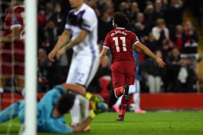 Liverpools Egyptian midfielder Mohamed Salah (R) celebrates after scoring the opening goal of the UEFA Champions League Group E football match between Liverpool and NK Maribor at Anfield in Liverpool, north-west England on November 1, 2017. / AFP PHOTO / Paul ELLIS