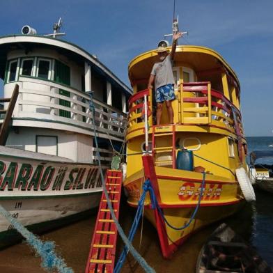 Jornalista André Costantin acompanha embarcação Gaia, que leva arte para comunidades ribeirinhas da Amazônia