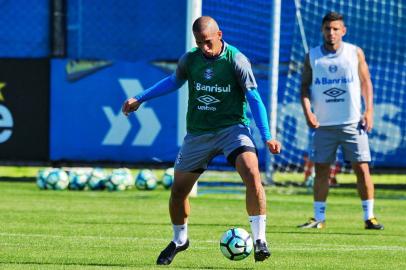  

PORTO ALEGRE, BRASIL, 02-10-2017. Após classificação para final da Libertadores, Grêmio treina no CT Luiz Carlos e o atacante Luan realiza coletiva de imprensa. (ROBINSON ESTRÁSULAS/AGÊNCIA RBS)