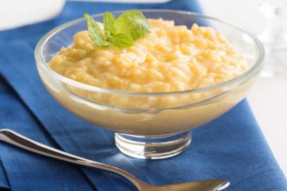 Faça arroz doce com laranja e iogurte grego