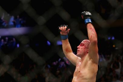 NEW YORK, NY - NOVEMBER 04: Georges St-Pierre of Canada fights Michael Bisping of England in their UFC middleweight championship bout during the UFC 217 event at Madison Square Garden on November 4, 2017 in New York City. Mike Stobe/Getty Images/AFP  Mike Stobe / GETTY IMAGES NORTH AMERICA / AFP