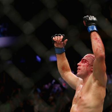 NEW YORK, NY - NOVEMBER 04: Georges St-Pierre of Canada fights Michael Bisping of England in their UFC middleweight championship bout during the UFC 217 event at Madison Square Garden on November 4, 2017 in New York City. Mike Stobe/Getty Images/AFP  Mike Stobe / GETTY IMAGES NORTH AMERICA / AFP