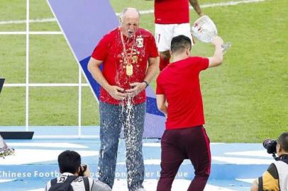  

Felipão ganha homenagem no telão do estádio em despedida da China


Foto: Guangzhou Evergrande, Divulgação