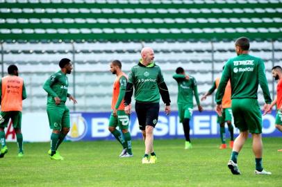  

CAXIAS DO SUL, RS, BRASIL, 06/11/2017. Treino do Juventude no Estádio Alfredo Jaconi, antes de viagem da equipe. Na foto, o técnico Antônio Carlos Zago. (Diogo Sallaberry/Agência RBS)