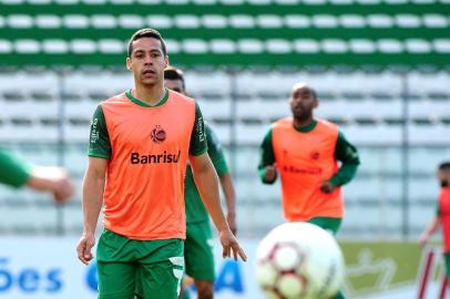  CAXIAS DO SUL, RS, BRASIL, 06/11/2017. Treino do Juventude no Estádio Alfredo Jaconi, antes de viagem da equipe. Na foto, o atacante Ramon. (Diogo Sallaberry/Agência RBS)