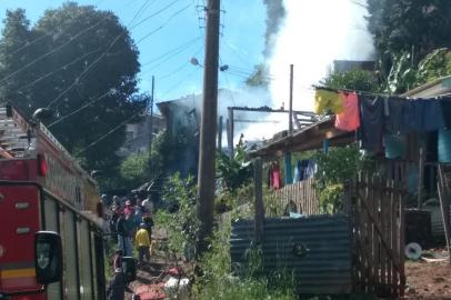 Duas pessoas são assassinadas e casa é incendiada em Caxias do Sul