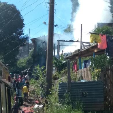 Duas pessoas são assassinadas e casa é incendiada em Caxias do Sul