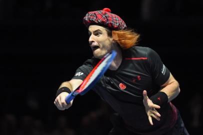 Britains Andy Murray wears a tartan hat as he plays Switzerlands Roger Federer in their exhibition tennis singles match, during Andy Murray Live at the SSE Hydro in Glasgow, Scotland on November 7, 2017. 
Andy Murray Live is a charity fundraiser. Glasgow based charity, Sunny-sid3up, join Unicef as charity partner this year. / AFP PHOTO / Andy BUCHANAN