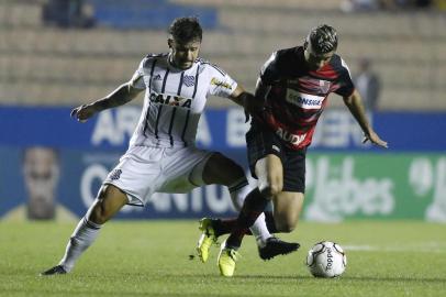 OESTE E FIGUEIRENSE

SP - OESTE-FIGUEIRENSE - ESPORTES - Os jogadores Zé Antonio do Figueirense e Betinho do Oeste durante partida entre Oeste SP e Figueirense SC, válida pela Série B do Campeonato Brasileiro 2017, no estádio Arena Barueri em Barueri, SP, nesta terça-feira (07). 07/11/2017 - Foto: MARCOS BEZERRA/FUTURA PRESS/FUTURA PRESS/ESTADÃO CONTEÚDO

Editoria: ESPORTES
Local: SÃO PAULO
Indexador: MARCOS BEZERRA
Fotógrafo: FUTURA PRESS