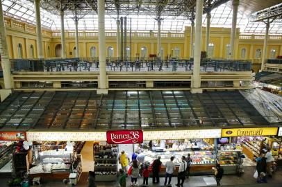  

PORTO ALEGRE, RS, BRASIL 02/10/2017 - Mercado Público vai fazer aniversário na terça, e o segundo piso segue fechado. (FOTO: ROBINSON ESTRÁSULAS/AGÊNCIA RBS)