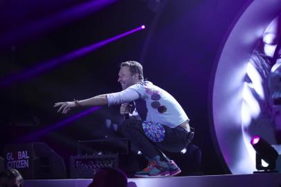 Chris Martin from Coldplay performs on stage during the Global Citizen Festival G20 benefit concert at the Barclaycard Arena in Hamburg, northern Germany on July 6, 2017 on the eve of the G20 summit. 
Leaders of the worlds top economies will gather from July 7 to 8, 2017 in Germany for likely the stormiest G20 summit in years, with disagreements ranging from wars to climate change and global trade. / AFP PHOTO / Ronny HARTMANN